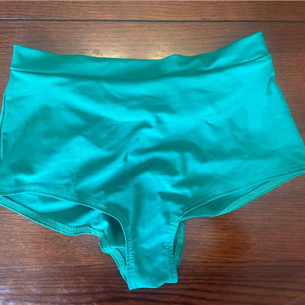 Lunalae luxury pole shorts in emerald green! High-Waist Athletic Shorts! - Picture 3 of 8